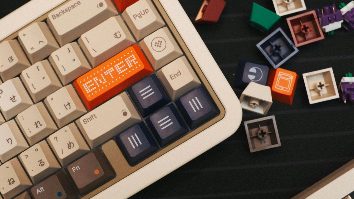 Hướng dẫn thay keycap cho bàn phím cơ đơn giản, an toàn tại nhà